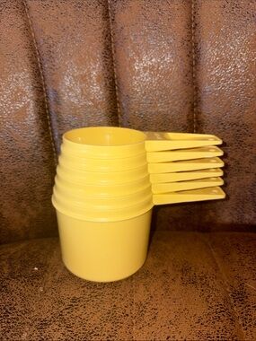 Vintage Tupperware Nesting Measuring Cups Set of 6 -1/4 to 1 Cup